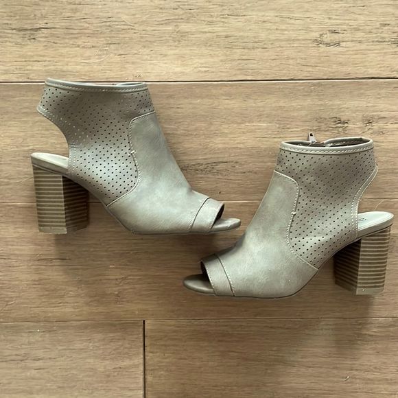 a.n.a. Memory Foam Zip Peep Toe Block Heel Booties - Picture 5 of 13